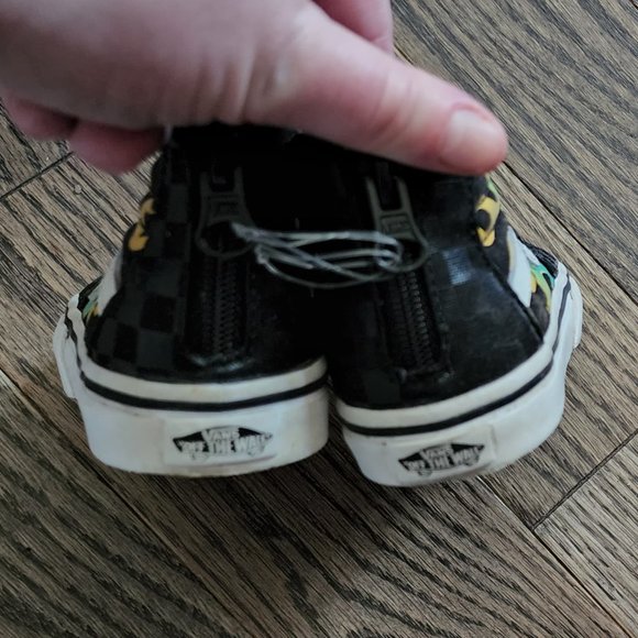 Brand New pair of Vans toddler size 7 shoes - Picture 9 of 12